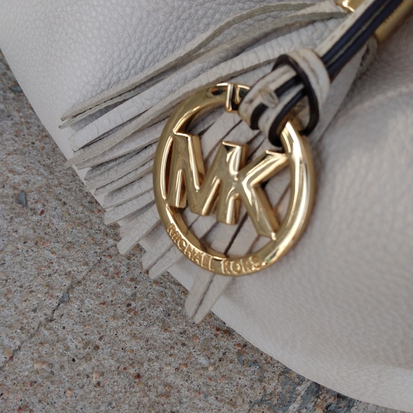 Michael Kors stone pebbled leather shoulder bag - Picture 3 of 14